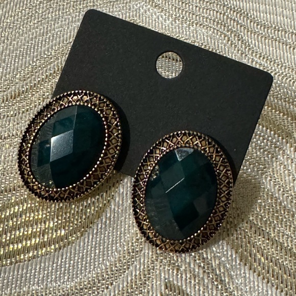 ⚜️3 for $30⚜️ Deep Emerald Green Retro Style Acrylic Stud Earrings (Teal Green) - Picture 3 of 8